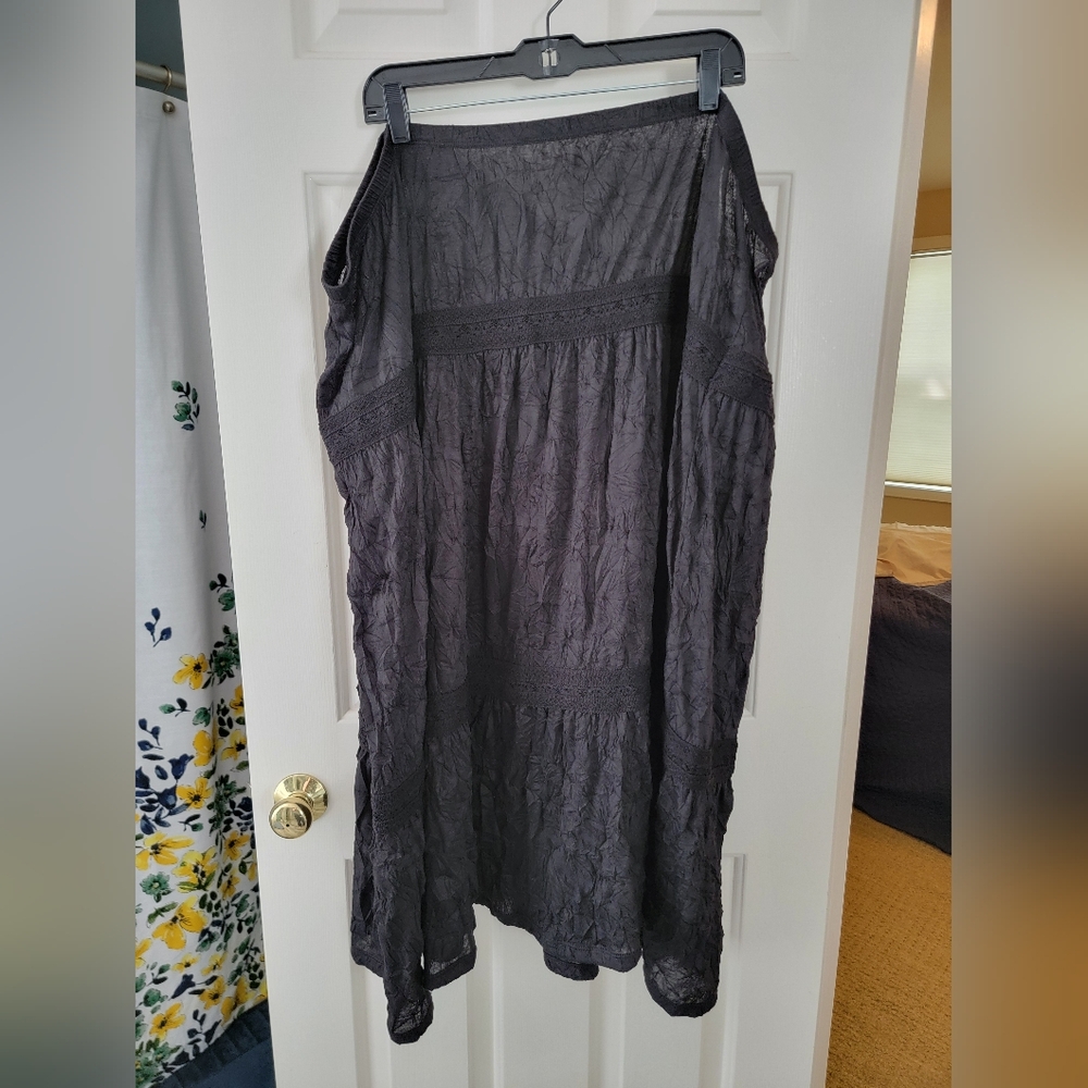 NWT Avenue Black Crinkle Maxi Skirt